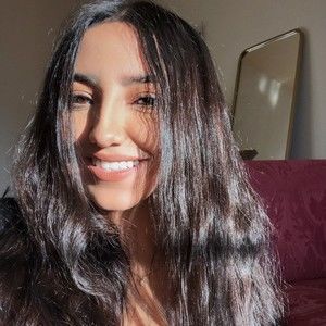 Meet your Posher, Claudia